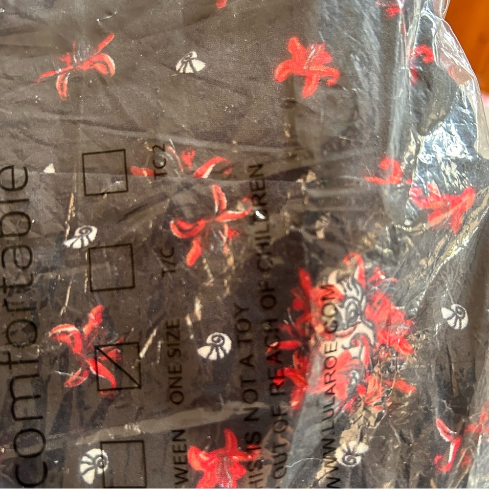 LuLaRoe Disney Ursula Black and Red Leggings One Size